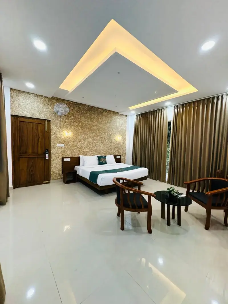 Room bed and cove lighting